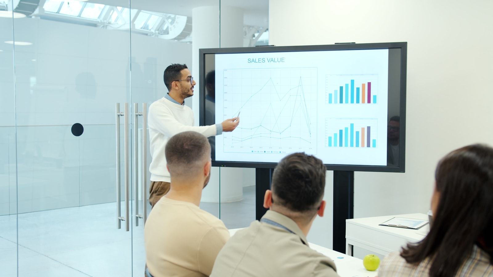 Coach de Negocios Funcional presentando resultados